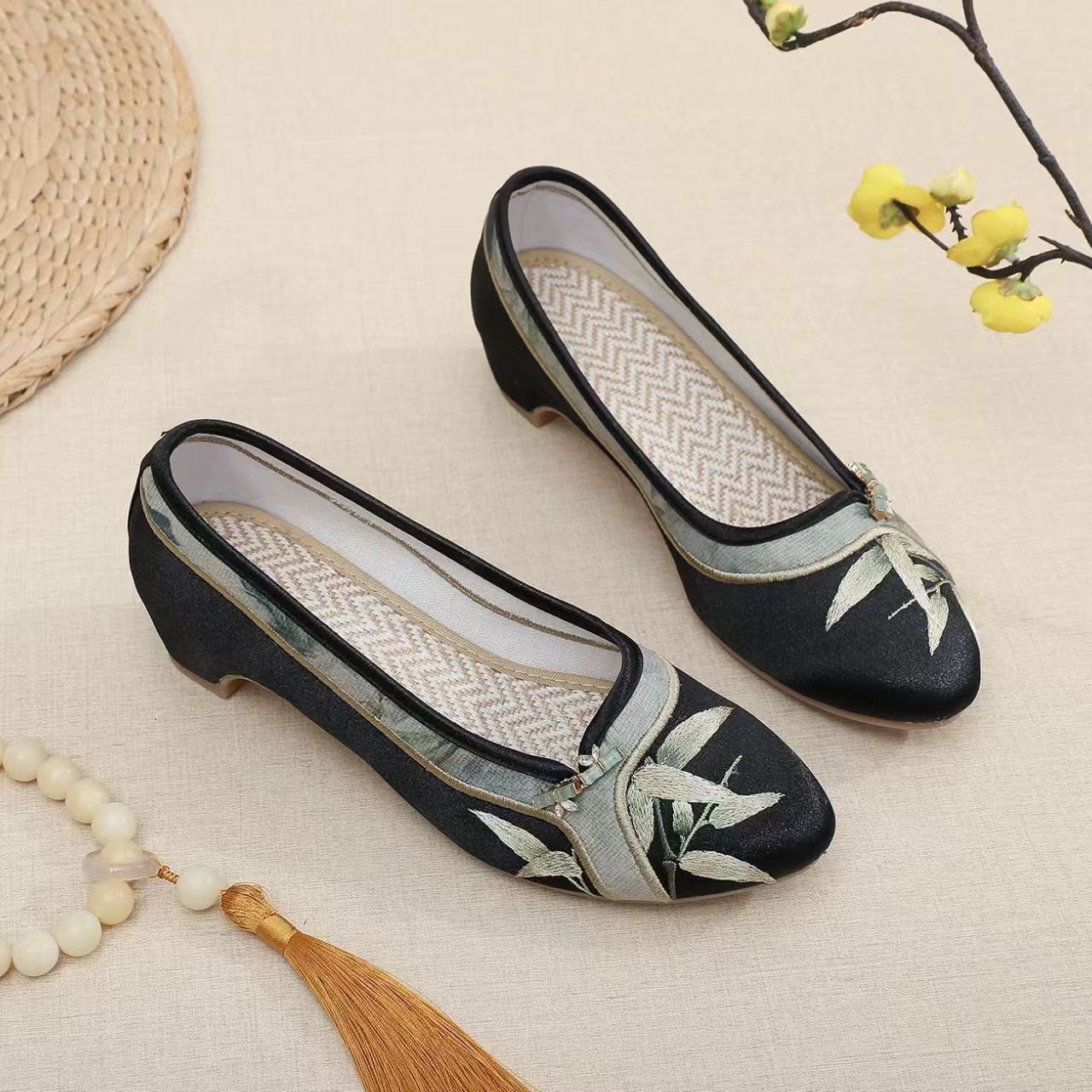 Vrouw Lage Hak Geborduurde Che - Embroidery Shoes recensie en prijs