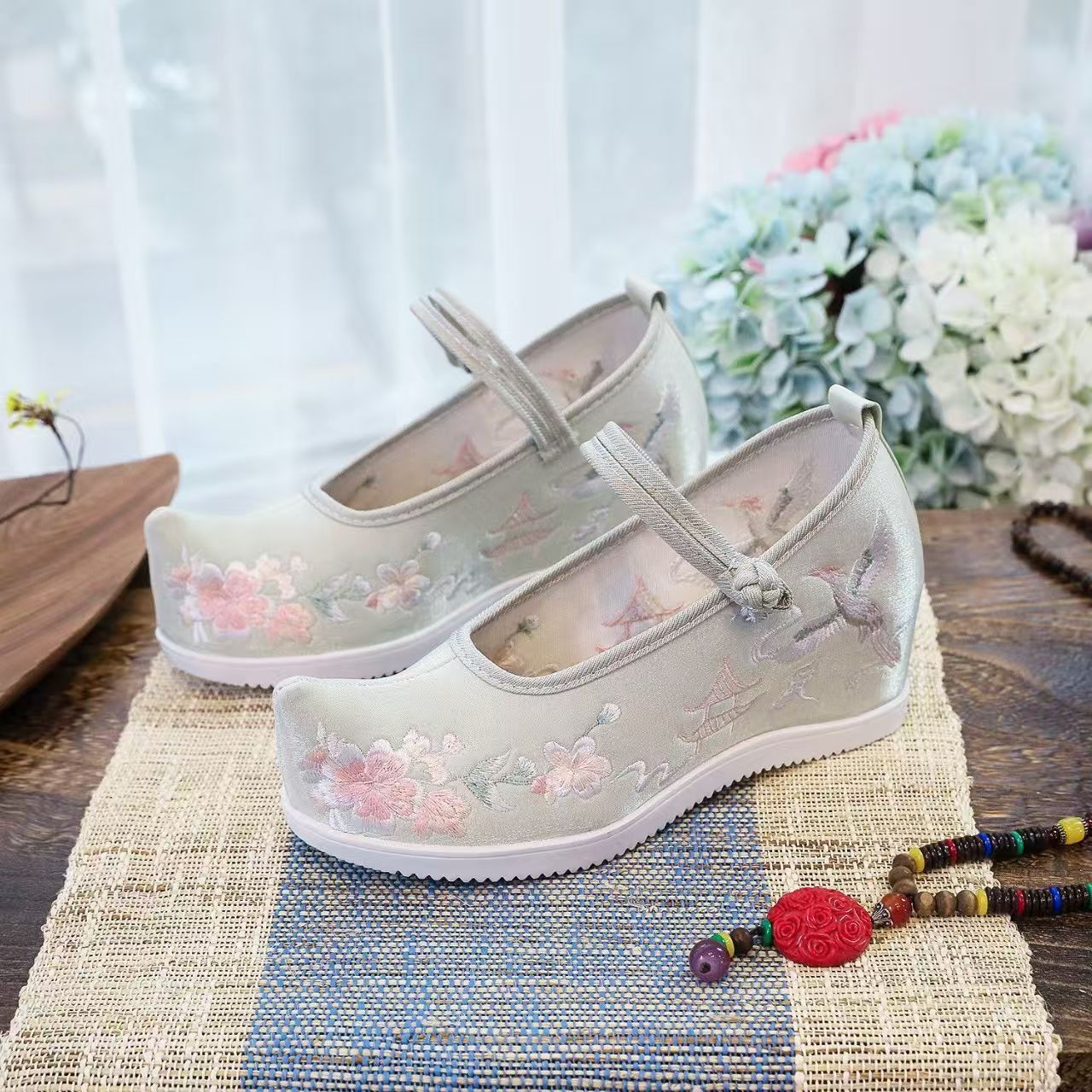 Vrouwen verhoogde interne gebo - Embroidery Shoes recensie en prijs