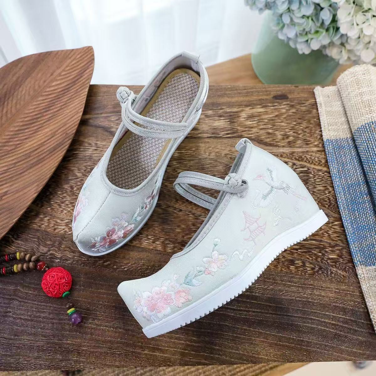 Vrouwen verhoogde interne gebo - Embroidery Shoes recensie en prijs